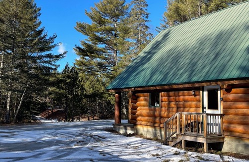 Franklin County Cabin | Beautiful Cabin, 20 minutes to Sugarloaf, on ITS trail…the perfect getaway.