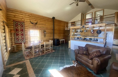 Lander Cabin | Beautiful Cabin! Fireplace, Deck, Pooltable!