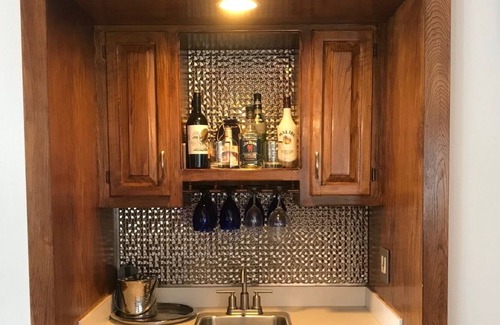 Olathe House | Beautiful Cabin-Like Home With Pond In The City