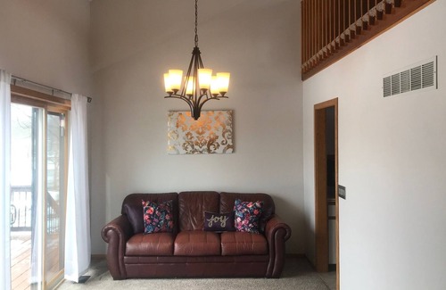 Olathe House | Beautiful Cabin-Like Home With Pond In The City