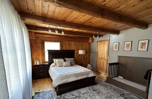 Shelbyville Cabin | Beautiful cabin situated on 20 acres of land