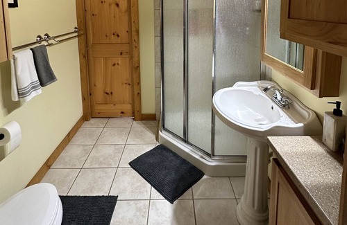 Shelbyville Cabin | Beautiful cabin situated on 20 acres of land