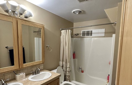 Shelbyville Cabin | Beautiful cabin situated on 20 acres of land