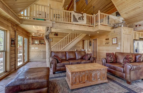 Mammoth Creek House | Beautiful Cabin with Incredible Views of the Lake and Mountains - 2nd to None!