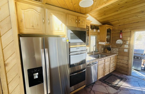 Mammoth Creek House | Beautiful Cabin with Incredible Views of the Lake and Mountains - 2nd to None!