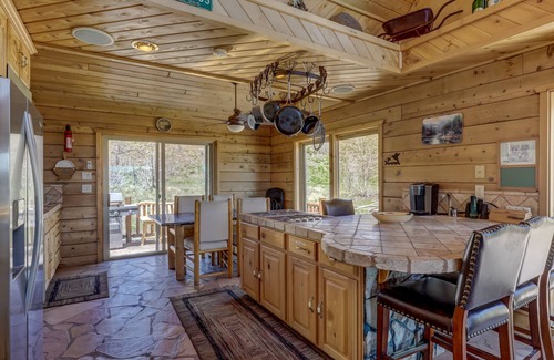 Mammoth Creek House | Beautiful Cabin with Incredible Views of the Lake and Mountains - 2nd to None!