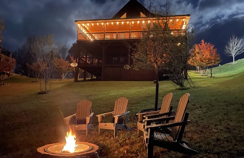 Piney Creek Cabin | Beautiful Cabin with Mountain Views Near the New River!