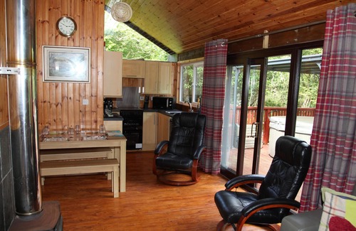 Taynuilt Cabin | Beautiful Cabin with electric hot tub, wifi, wood burning stove close to loch