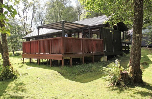 Taynuilt Cabin | Beautiful Cabin with electric hot tub, wifi, wood burning stove close to loch