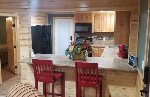 Cookson Cabin | Beautiful Cabin with Tenkiller Lake View