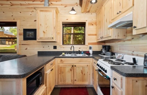 Golden Cabin | Beautiful cabins with a pool in a peaceful setting