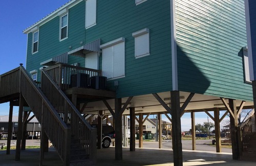 Hackberry Condo | Beautiful Calcasieu Fish Camp Right on the Water