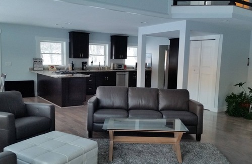 Camden House | Beautiful Camden Home,npondside with mountain views