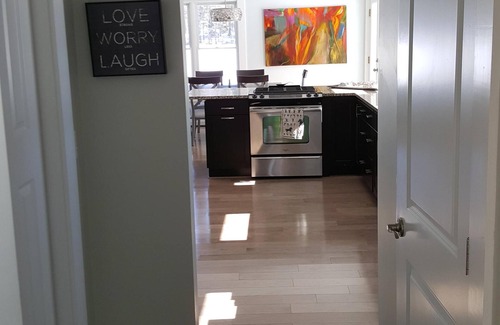 Camden House | Beautiful Camden Home,npondside with mountain views