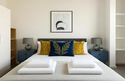 Hackney Apartment | Beautiful Canal-Side Apartment in Islington