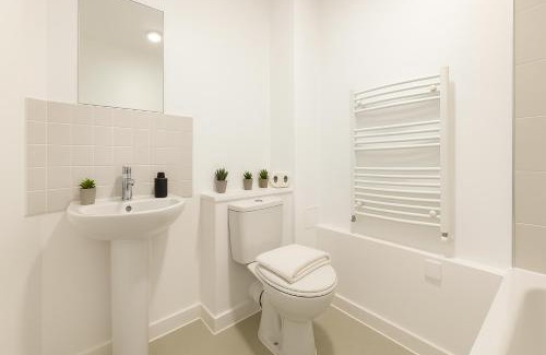 Hackney Apartment | Beautiful Canal-Side Apartment in Islington