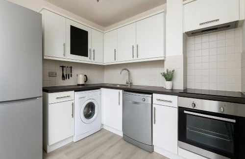 Hackney Apartment | Beautiful Canal-Side Apartment in Islington