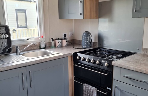 Dunbar House | Beautiful caravan with patio doors leading to decking 10 mins drive to Dunbar