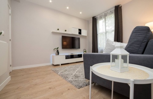 Logrono Historic Centre Apartment | Beautiful central apartment, renovated, near Laurel and Espolon, cathedral view, free WIFI