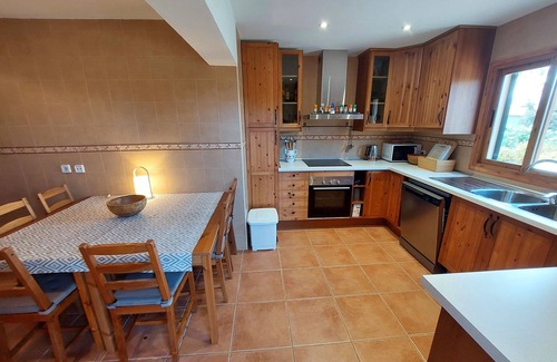 Cala Llombards Ski Chalet | Beautiful chalet for 6 pers. with gr. Garden, W-LAN, pool, air conditioning, close to the sea