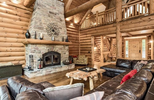 North Frontenac Cottage | Beautiful Chalet on Norcan Lake, near Calabogie