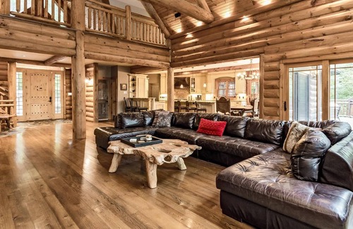 North Frontenac Cottage | Beautiful Chalet on Norcan Lake, near Calabogie