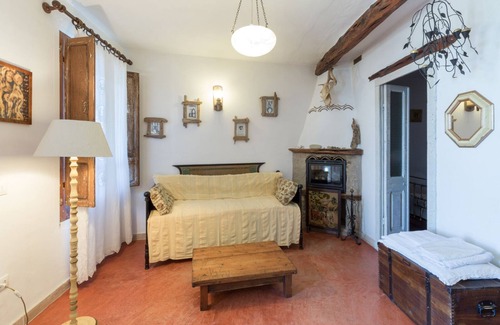Azzagulta House | Beautiful characteristic 3 bedroom house near the sea