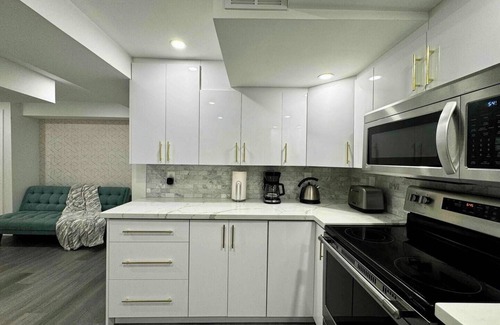 Richmond Hill Apartment | Beautiful & Chic Family Basement