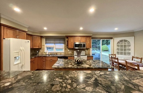Stamford House | Beautiful & clean 3bed/2bath home in quiet Stamford downtown neighborhood