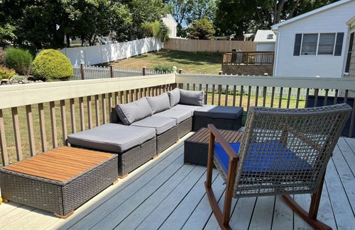 Stamford House | Beautiful & clean 3bed/2bath home in quiet Stamford downtown neighborhood