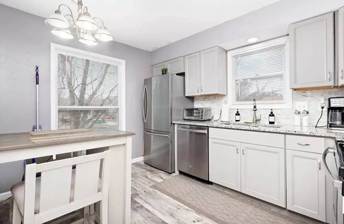 Lenexa House | Beautiful Clean and Comfortable Townhome!