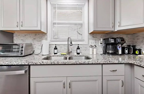 Lenexa House | Beautiful Clean and Comfortable Townhome!