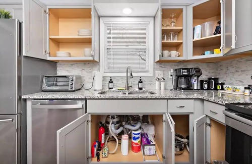 Lenexa House | Beautiful Clean and Comfortable Townhome!
