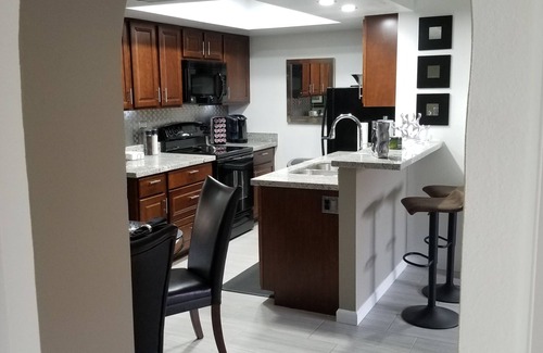 North Mountain Condo | 🏝 Beautiful & Clean in North Tapatio. No cleaning fees.