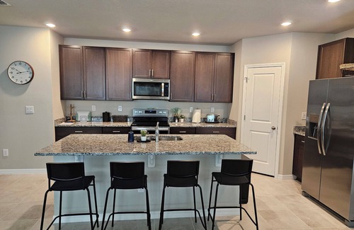 Plant City House | Beautiful, clean, NEW BUILD 4 bedroom home w/pond view near Tampa/Orlando