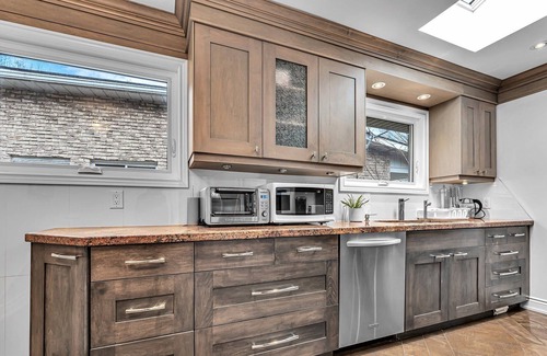 Erin Mills House | Beautiful clean single detached home, 3brm with king bed and 4pc ensuite,