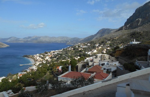 Kamari House | Beautiful, comfortable villa with swimming pool and superb views.
