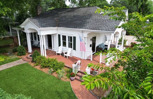 Dallas Apartment | Beautiful,comfortable, safe suite with private entrance.
