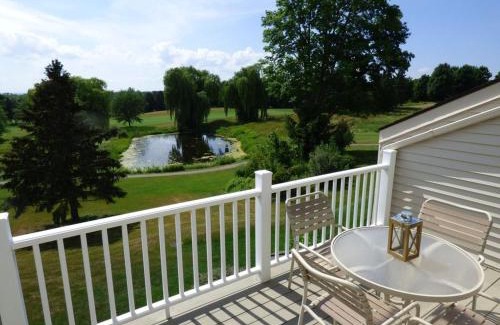 Acme Apartment | Beautiful Comfy 2 Bedroom Condo Stunning Golf Course Views 5166