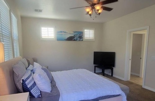Seven Hills House | Beautiful comfy home w/ spa tub