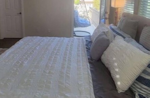 Seven Hills House | Beautiful comfy home w/ spa tub