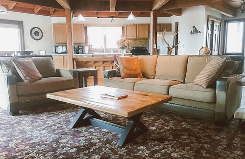 Elizabeth Cabin | Beautiful compound, 10 mile views, on 300 acre ranch, next to Galena Territory