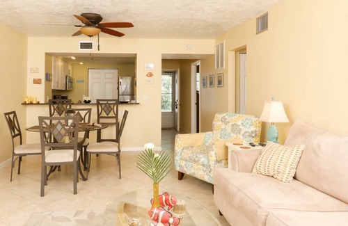 Grove City House | Beautiful Condo with first class amenities on Charlotte Harbor, Orlando Condo 4851