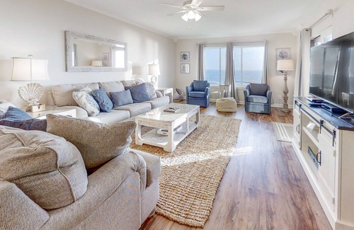 Fernandina Beach Condo | Beautiful condo with pool, balcony overlooking the ocean & fast WiFi - walk to boardwalk