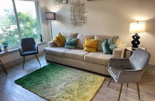 Downtown San Antonio Apartment | Beautiful Condo on Riverwalk King Suite w Free Parking Pet Friendly Centrally Located on the Riverwalk