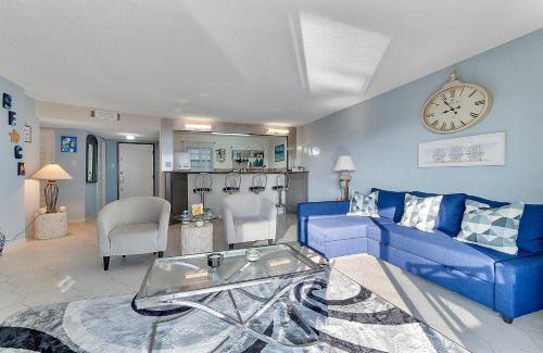Williams Town Apartment | Beautiful Condo on the Beach in Freeport, Bahamas!