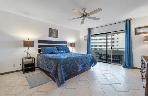 Williams Town Apartment | Beautiful Condo on the Beach in Freeport, Bahamas!
