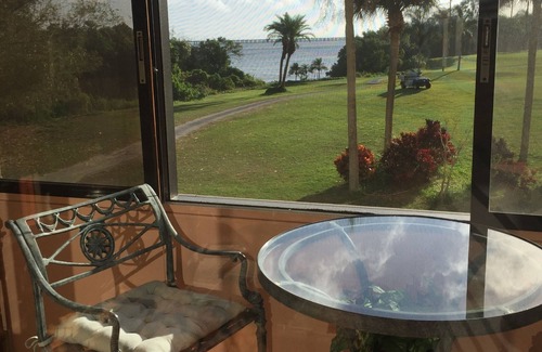 Cove Cay Condo | Beautiful Condo Overlooking Tampa Bay and the 16th Green