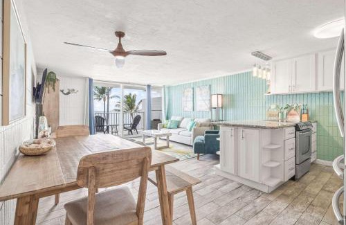 Punaluu House | Beautiful Condo Right on the Beach