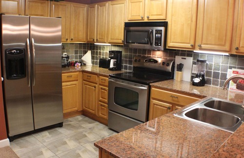 Sevierville Condo | BEAUTIFUL&CONVENIENT.RIVERFRONT&MOUNTAIN VIEW. (ONLINE BOOKING) FREE CLEANING